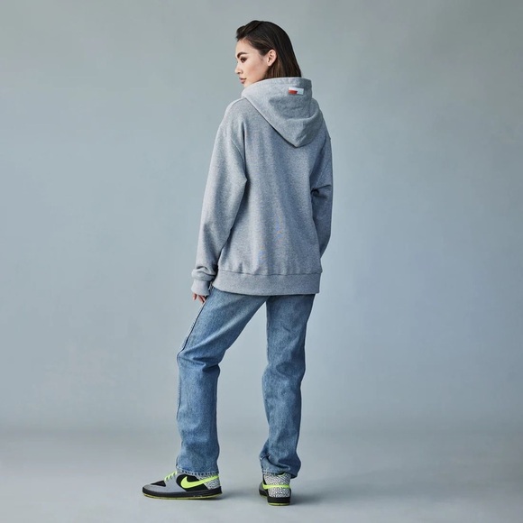 WE-AR4 Logo Hoodie in Grey - Picture 4 of 12